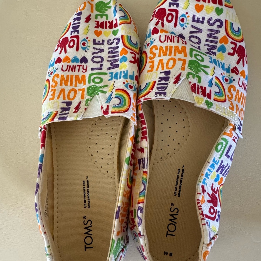 Toms size women’s 8. Pride series casual sneaker/shoe